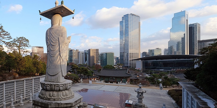 Bongeunsa Temple is one of the Korean temples with a peaceful ambience in Seoul.