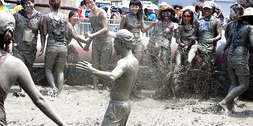 Boryeong Mud, a famous festival in South Korea, a fun-filled event with mud wrestling