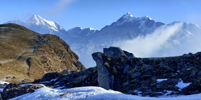 An image of the Brahmatal trek featuring snow-covered trails and breathtaking views.