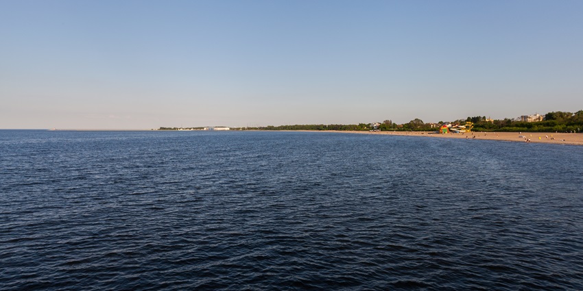 Beautiful snapshot of the open ocean from the Brzezno Beach in Poland