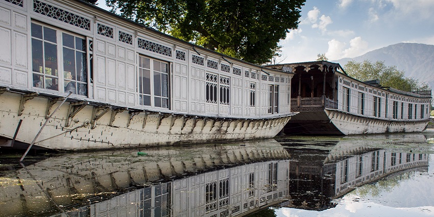 A budget-friendly type of houseboat in Srinagar Dal Lake with basic yet cosy accommodations.