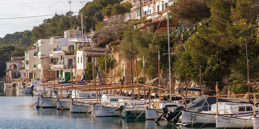 Image of boats at Cala Figuera - one of the best beaches in Majorca