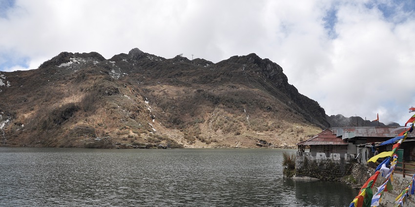 View of Tsomgo Lake, with majestic Himalayas in the background during day time view
Viewers of this file can see comments and suggestions