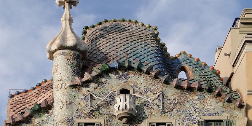 A front view of an animated-like Casa Batlló in Barcelona, Spain.