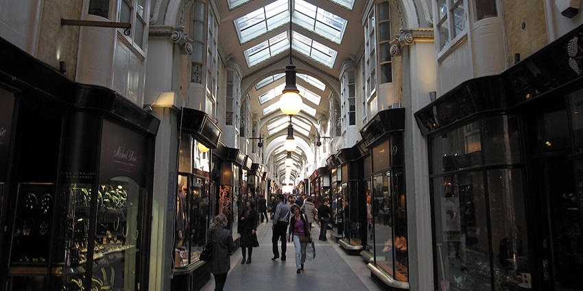 Various designer stalls for shopping in Rome