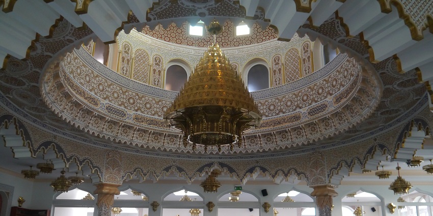 An image of the interior of Central Mosque Frankfurt, highlighting its architectural beauty