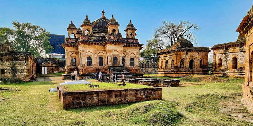 Ancient fortification featuring rich Maratha-era architecture and heritage.