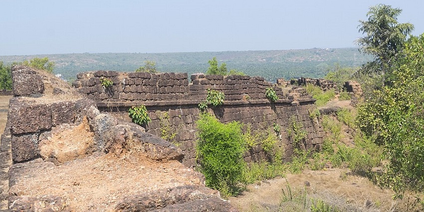 An interesting place to visit in North Goa with Family, Chapora Fort.