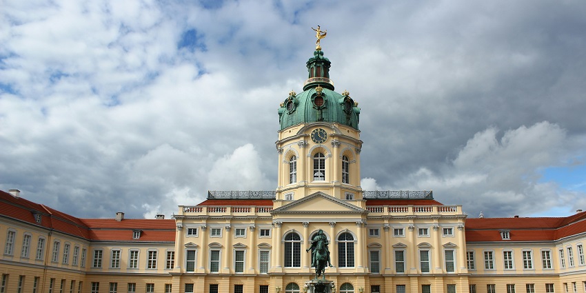 An Image of the frontal view of the Charlottenburg Palace, taken from across the street.