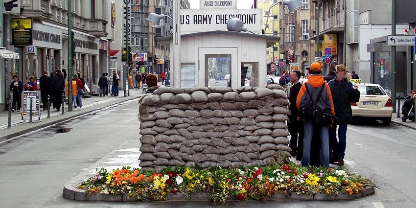 An image of the Berlin-Checkpoint Charlie Memorial Site, a famous place near Jewish Museum Berlin.