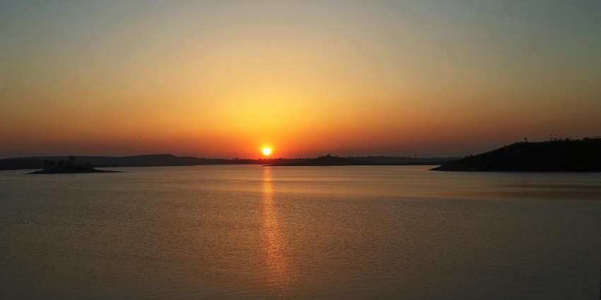 The well-maintained paths by lakes in Chennai where cyclists go along for health and wellness