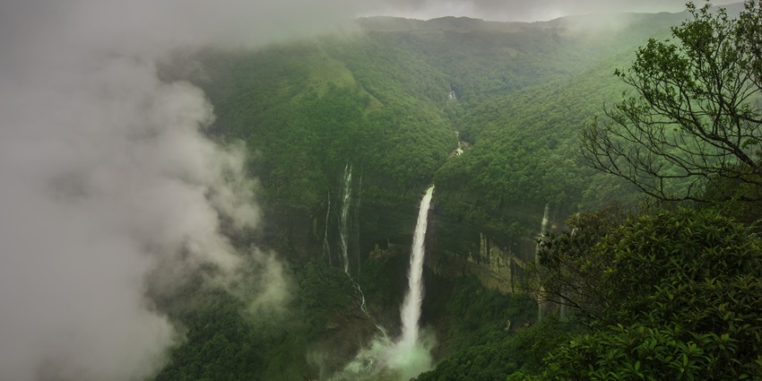 An image showing the mesmerising view of the Nohkalikai Falls in Cherrapunji in India.
