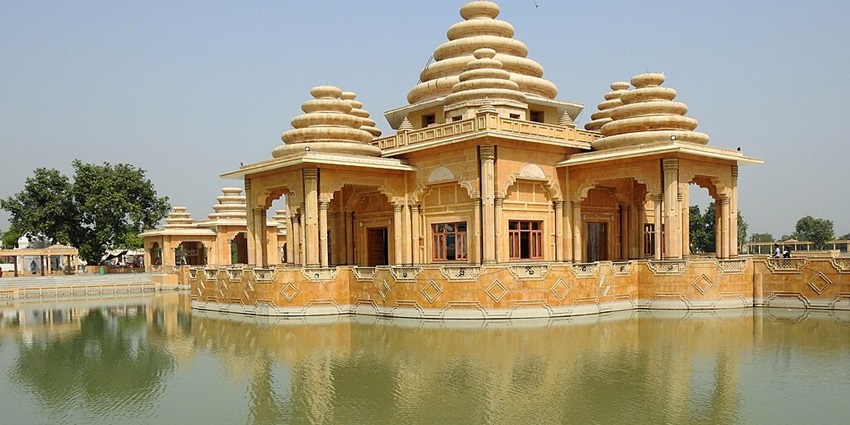 Chopda, a quaint town in Jalgaon, offers serene temples and scenic landscapes for retreats