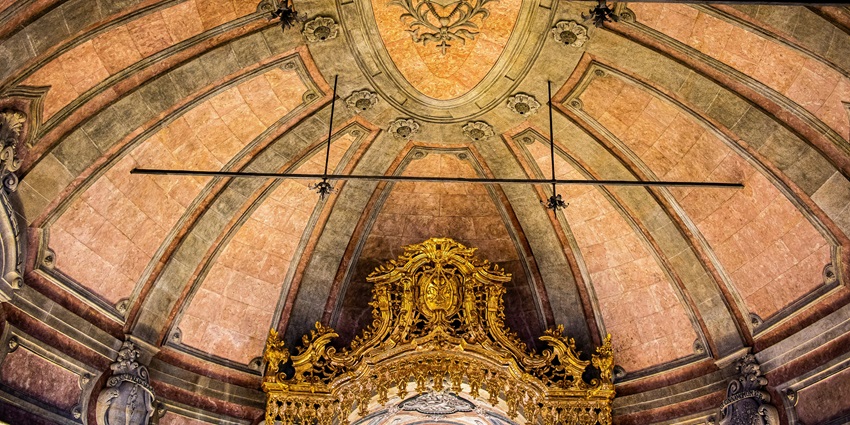 A panoramic view of Porto from Clerigos Tower is among the best things to do in porto.
