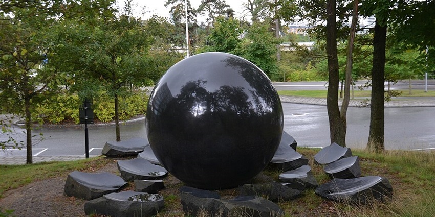This installation highlights the viewer’s relationship to the earth and earth to the universe.