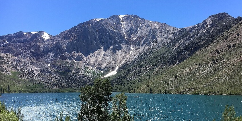An image of Convict Lake with the laurel mountain in the back partially covered in snow