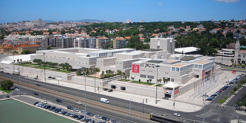 The Cultural Center of Belém, located steps away from the monastery, is a dynamic venue featuring performance halls, galleries, and a bustling public square.