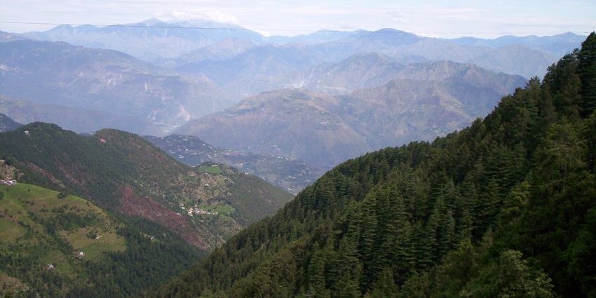A picture of the verdant hills in Dalhousie, one of the best hill stations in middle Himalayas