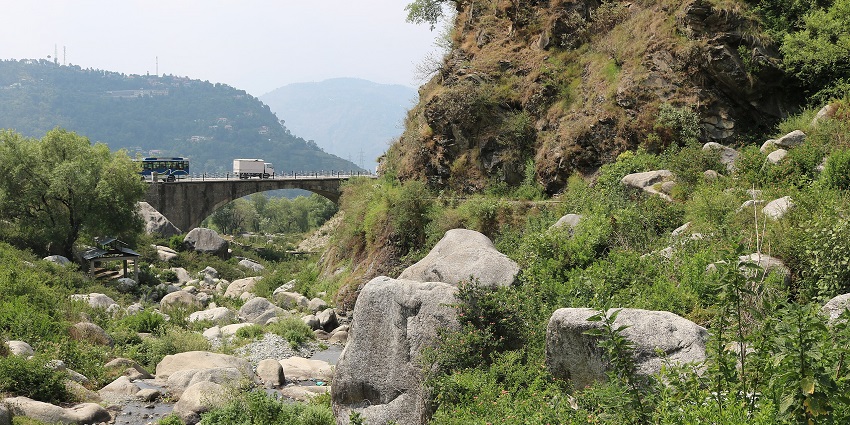Vehicles pass on a bridge near Chamera Dam in Dalhousie in Himachal Pradesh
Viewers of this file can see comments and suggestions