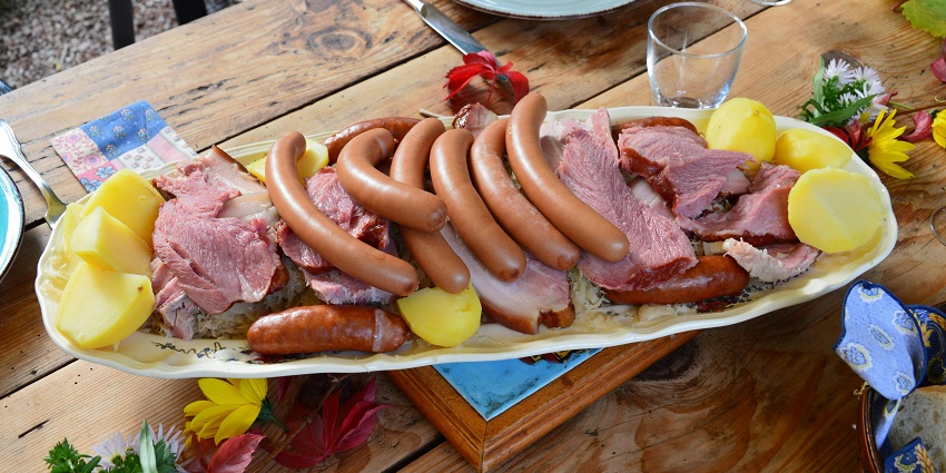 An image of world class German delicacies that is the symbol of nightlife in Germany.