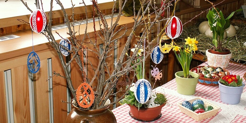 beautiful image of the decorated Easter Eggs on the Table