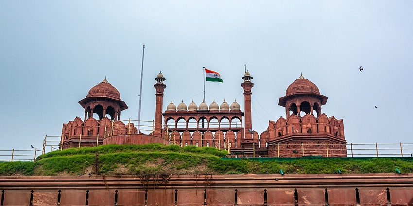 An image of the Red Fort in Delhi, one of the places to visit in April in North India.