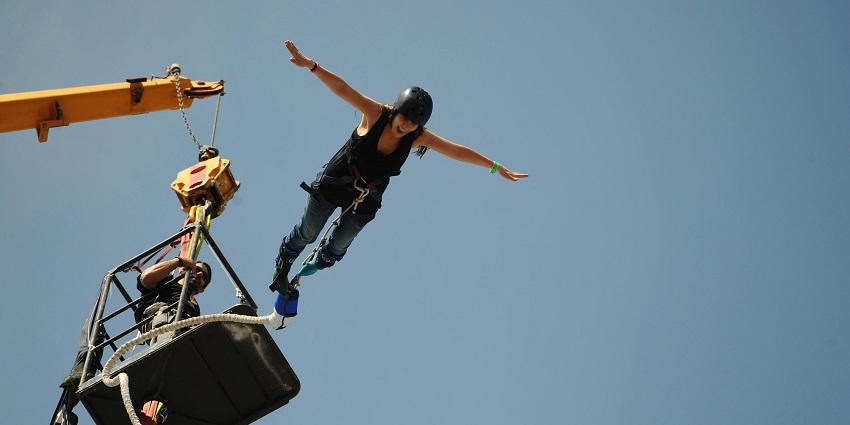 Jumping from the height, a thrilling experience for a couple bungee jumping in India