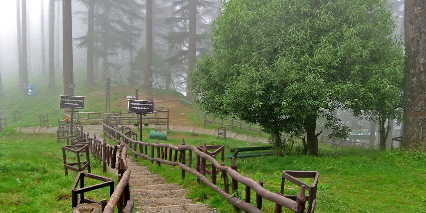 Dhanaulti is one of the best places to visit near Kanatal.
