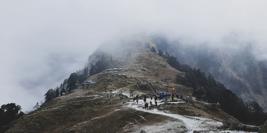 Mountains in Himachal Pradesh, one of the places to visit in February in North India.