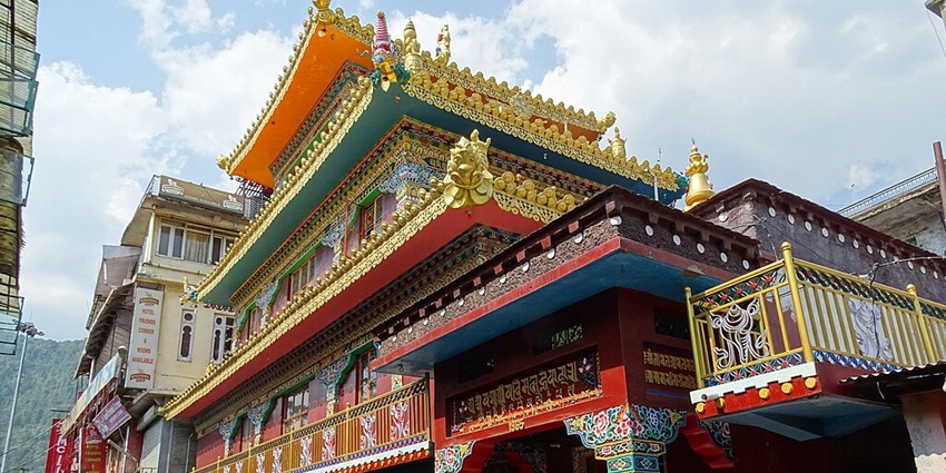 An image of a temple in McLeod Ganj, with stunning architecture.