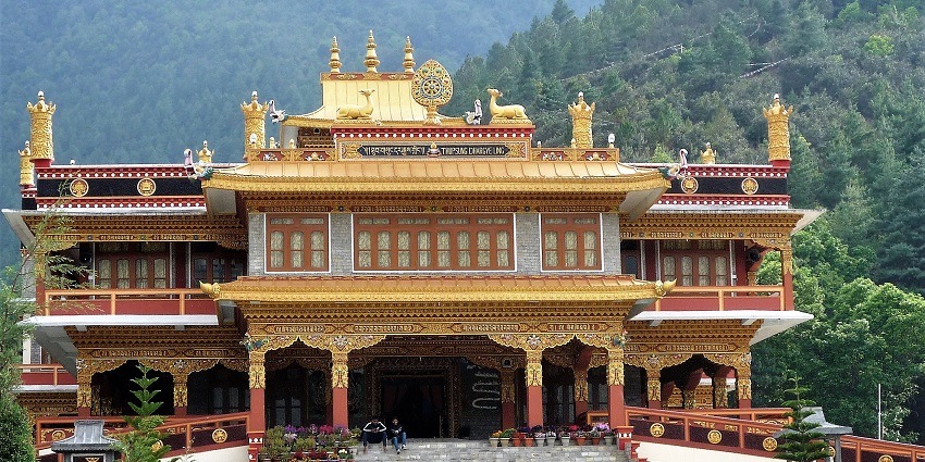 A panoramic view of Dirang Monastery, highlighting its architecture and surroundings.