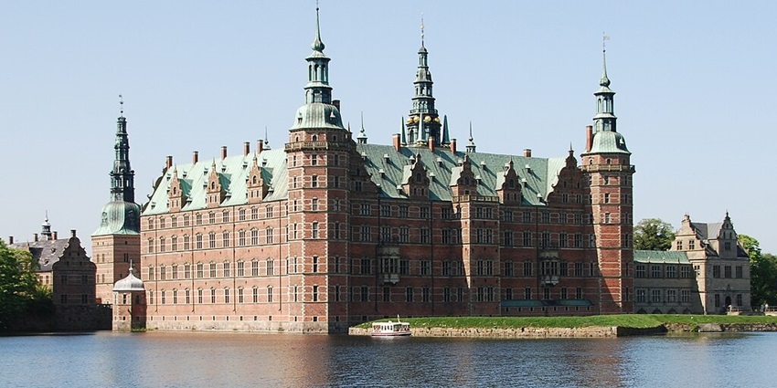 An image of Frederiksborg Castle, a famous tourist destination to visit.
