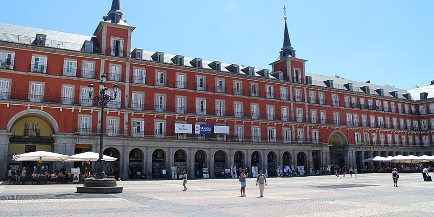 Image of the Plaza Mayor, an important cultural landmark of Madrid
