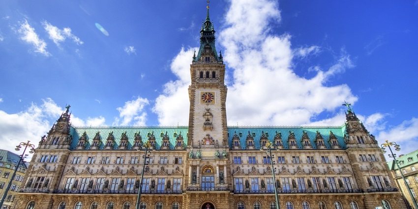 An image of the Hamburg Townhall building, one of the most famous things to see in Hamburg.