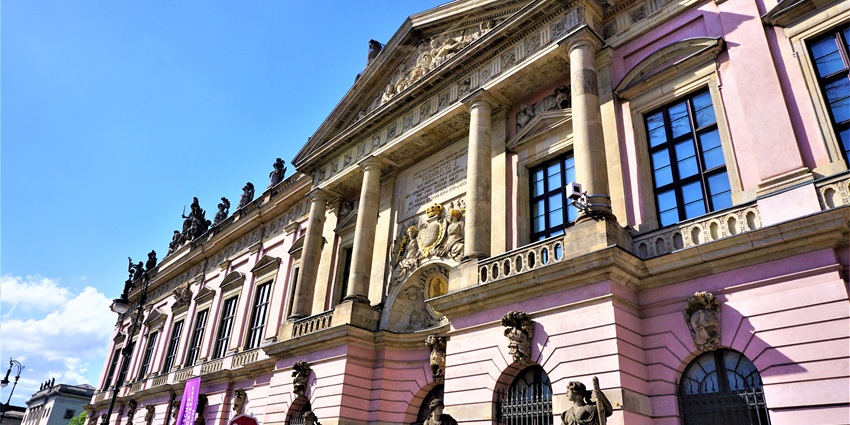 The majestic architecture of the museum with the clear blue sky in the background.