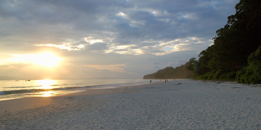 An image showing the spectacular Divar Island, with white sands and tranquil ambience all around.