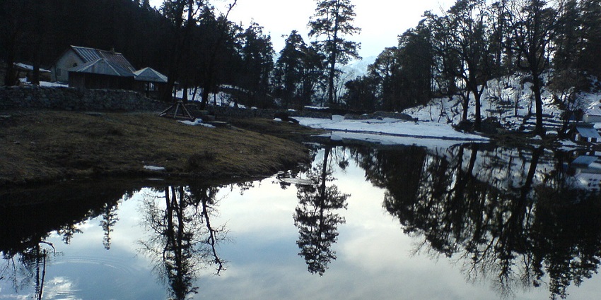 An image of Dodital Lake in Uttarakhand, a serene high-altitude lake surrounded by forests