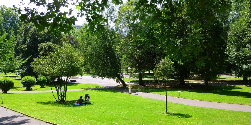 Sunny noon at the Doña Casilda Iturrizar Park, a fun and relaxing place in Bilbao.
