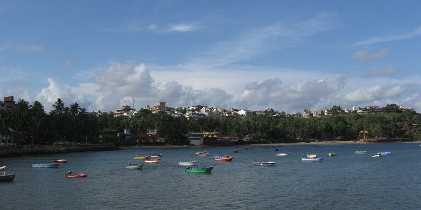 The surreal view of Dona Paula, a place to visit in Panjim at night