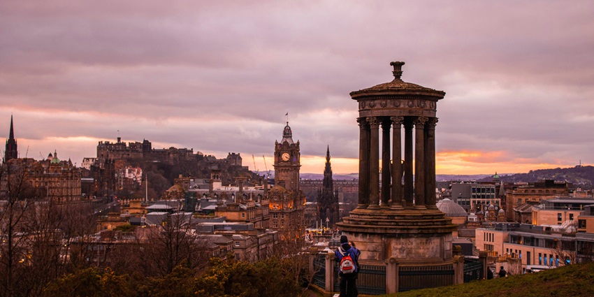 Stroll through historic streets filled with charm and history in Edinburgh’s old town