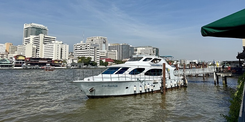A Yacht at Gateway Of India for the celebration of Valentine’s Day In Mumbai.