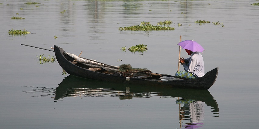 People are enjoying boating at the beautiful Anupam Lake in Bihar early in the morning with cloudy weather.