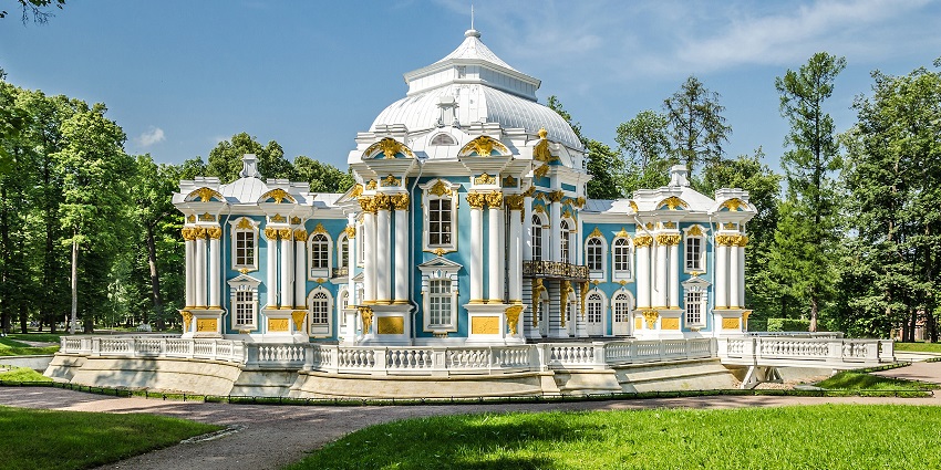 Savor Russian street food and treats at Hermitage Garden