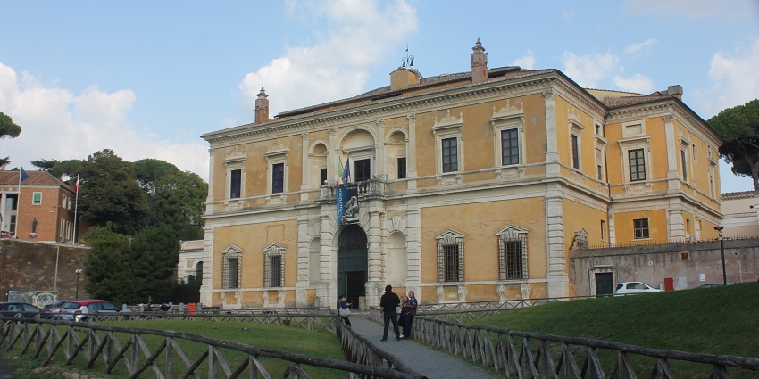 An image of Villa Giulia, a Renaissance palace, houses the National Etruscan Museum.