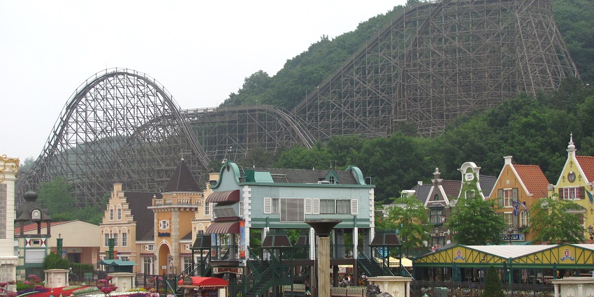 South Korea’s largest amusement park with thrilling rides and attractions.
