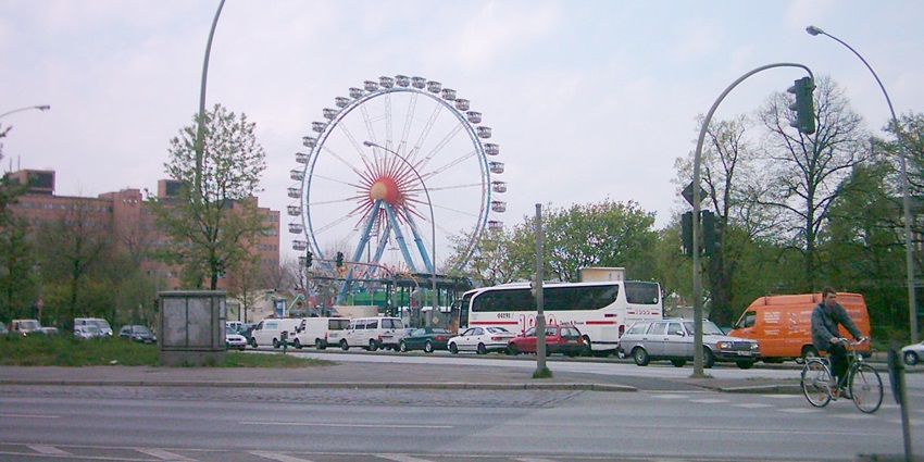 An image showing the giant wheel at the Dom Fair, a popular attraction in Hamburg.