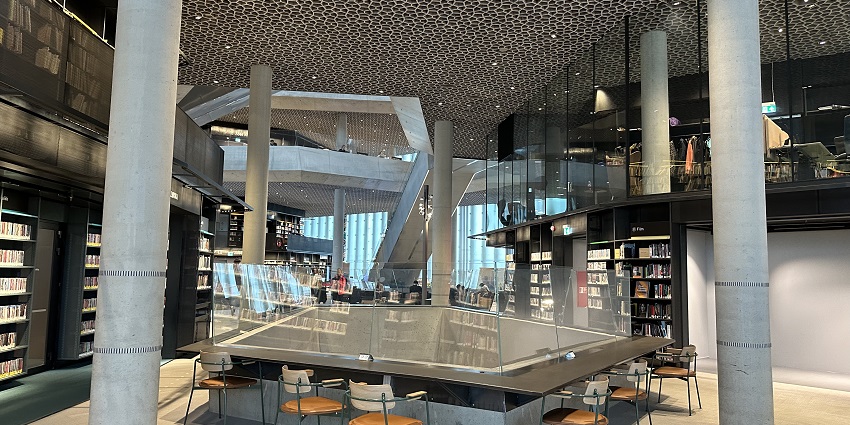 An image of the interior of the Deichman Bjørvika Library, a great thing to see in Oslo