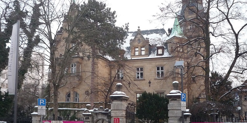 An image showing a view of Liebieghaus, a famous tourist destination in Frankfurt.