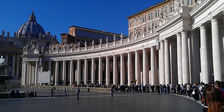 St. Peter’s Square is a must-visit landmark and one of the top things to do in Vatican City.