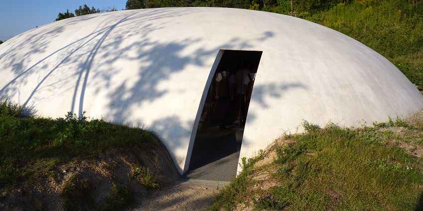 A serene ambience with artistic design and delightful refreshments at Teshima Cafe